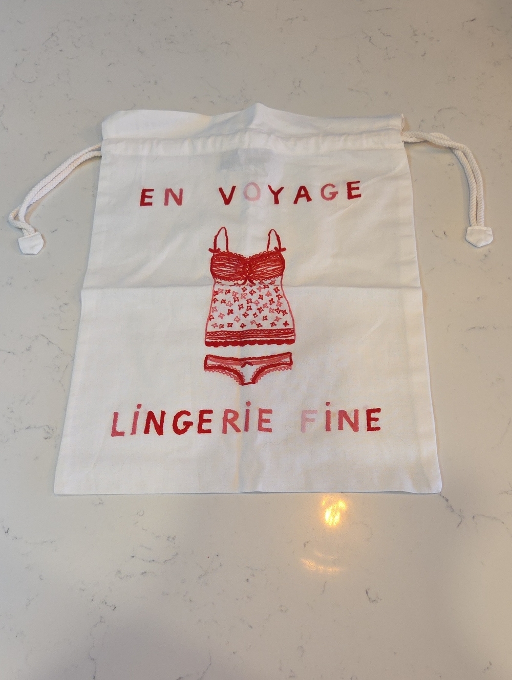 En Voyage Lingerie Drawstring Bag - White with Red Print